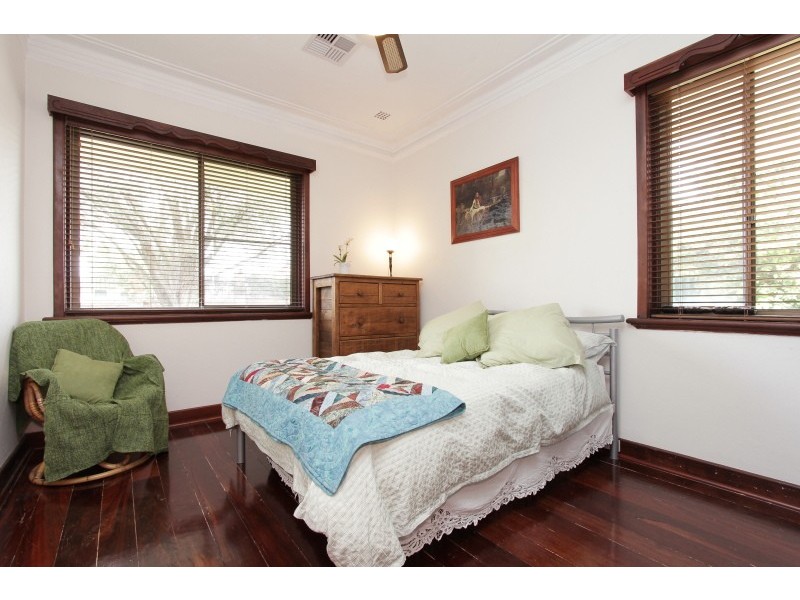 90 Todd Avenue, Como WA 6152