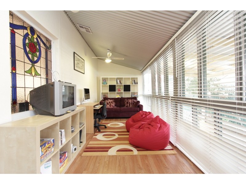 90 Todd Avenue, Como WA 6152