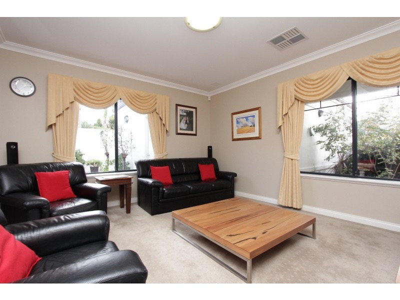 43 Beaconsfield Street, St James WA 6102