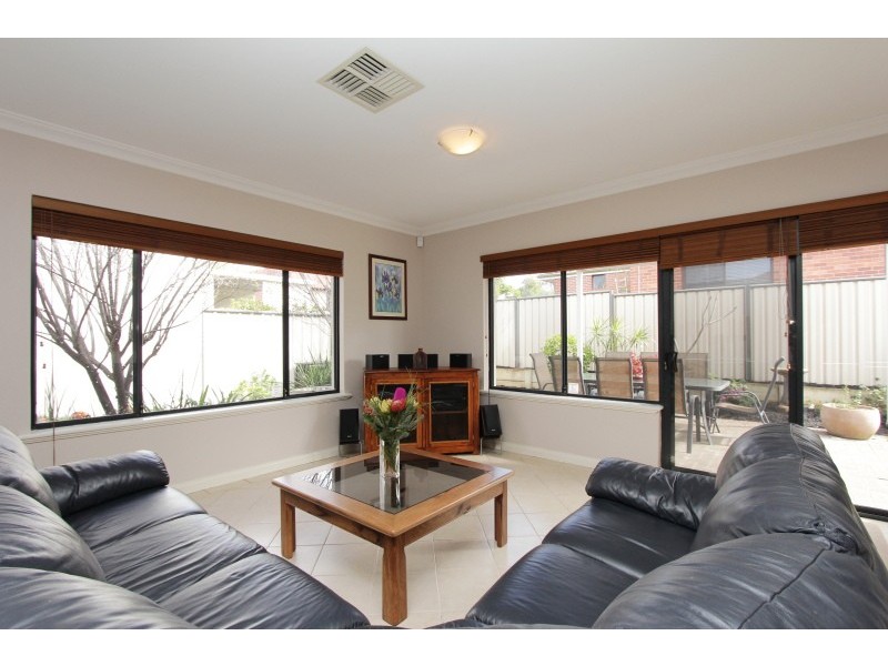 43 Beaconsfield Street, St James WA 6102