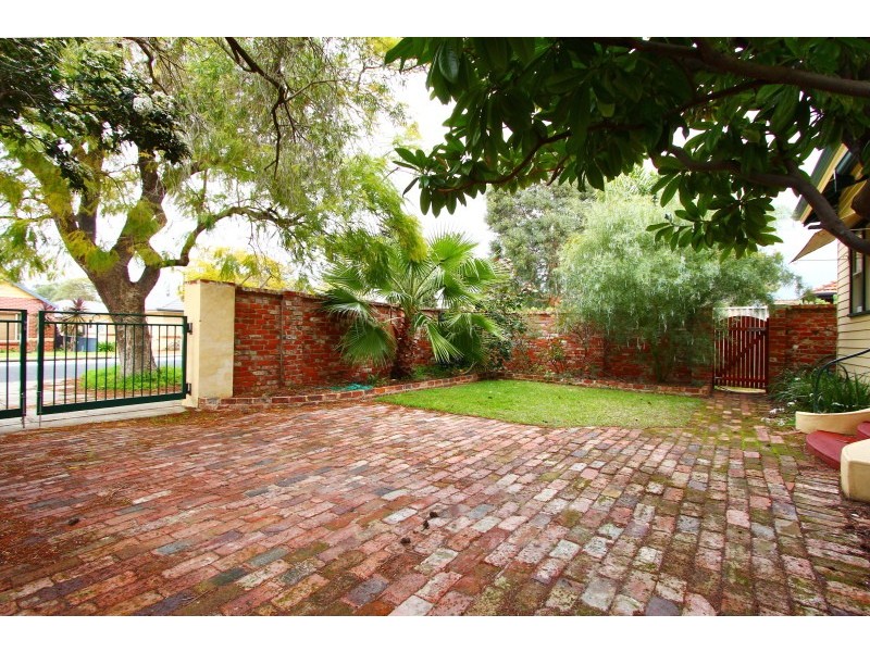 136 Raleigh Street, Carlisle WA 6101