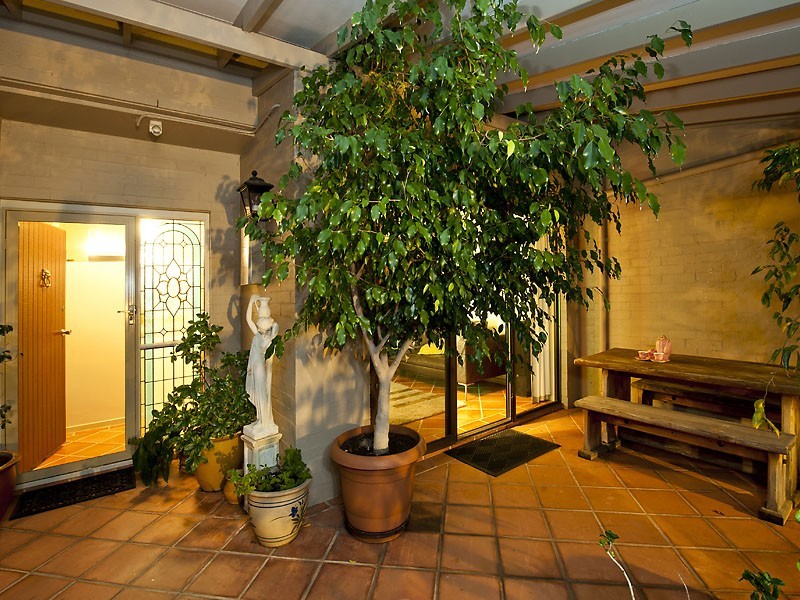 2/23A Karoo Street, South Perth WA 6151