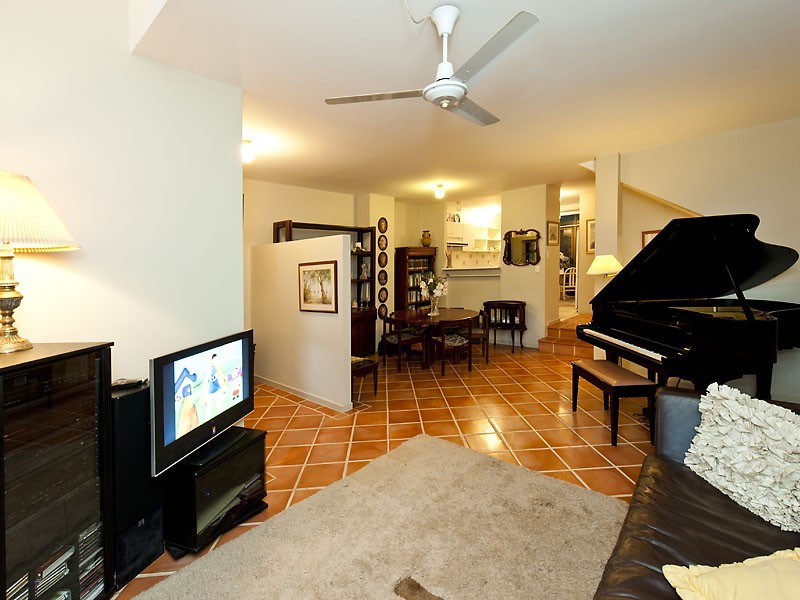 2/23A Karoo Street, South Perth WA 6151