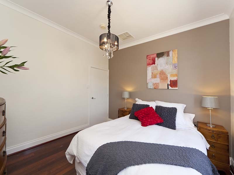 124 Todd Avenue, Como WA 6152