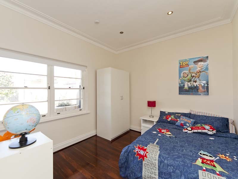 124 Todd Avenue, Como WA 6152