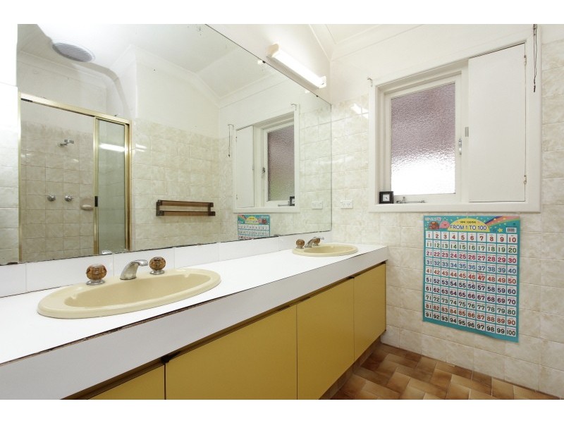 63 Hill View Terrace, St James WA 6102