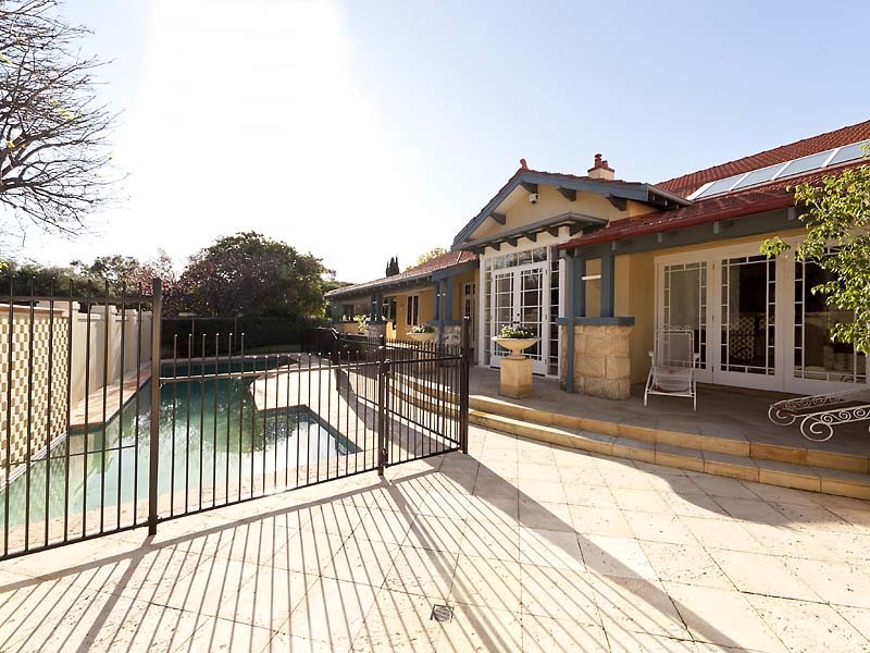 2 Karoo Street, South Perth WA 6151