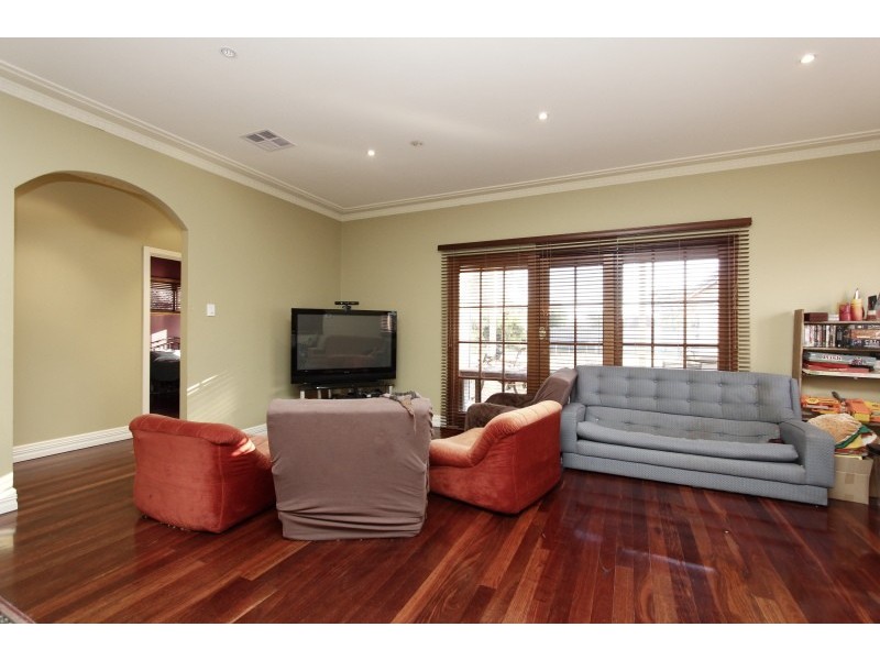 17 Warwick Street, St James WA 6102