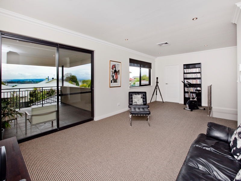 28 Klem Avenue, Salter Point WA 6152