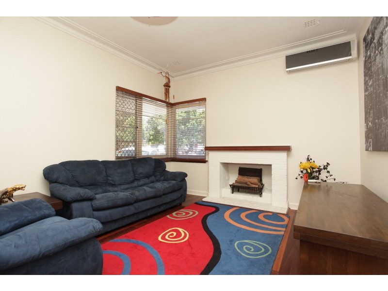 425 Berwick Street, St James WA 6102