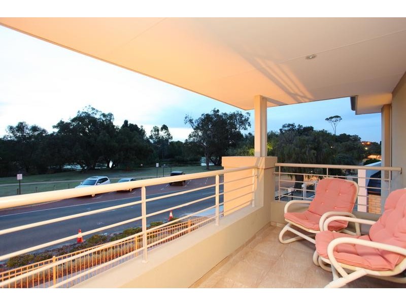 16 Ley Street, Como WA 6152