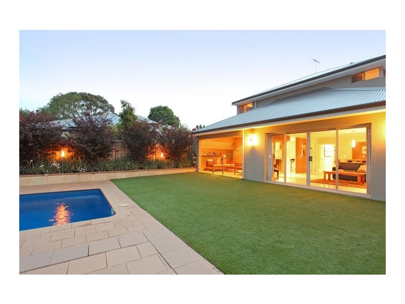 16 Ley Street, Como WA 6152