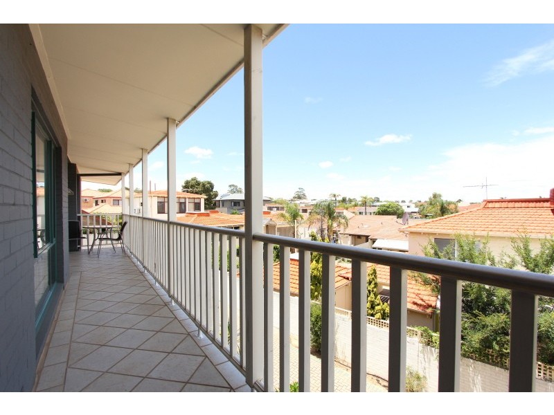 13/140 Melville Parade, Como WA 6152