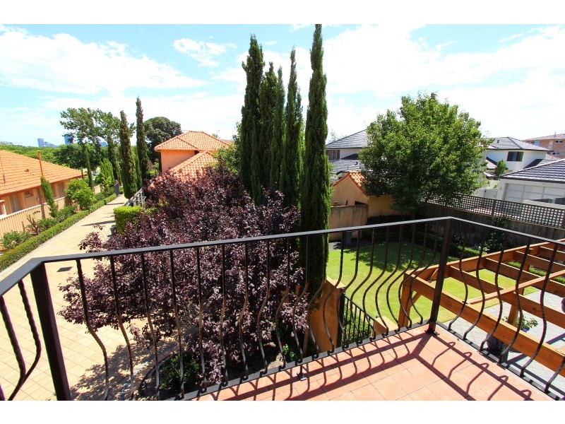 2/113 South Terrace, Como WA 6152