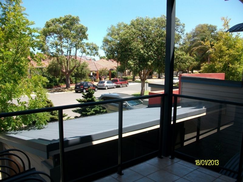 4/84 Lockhart Street, Como WA 6152