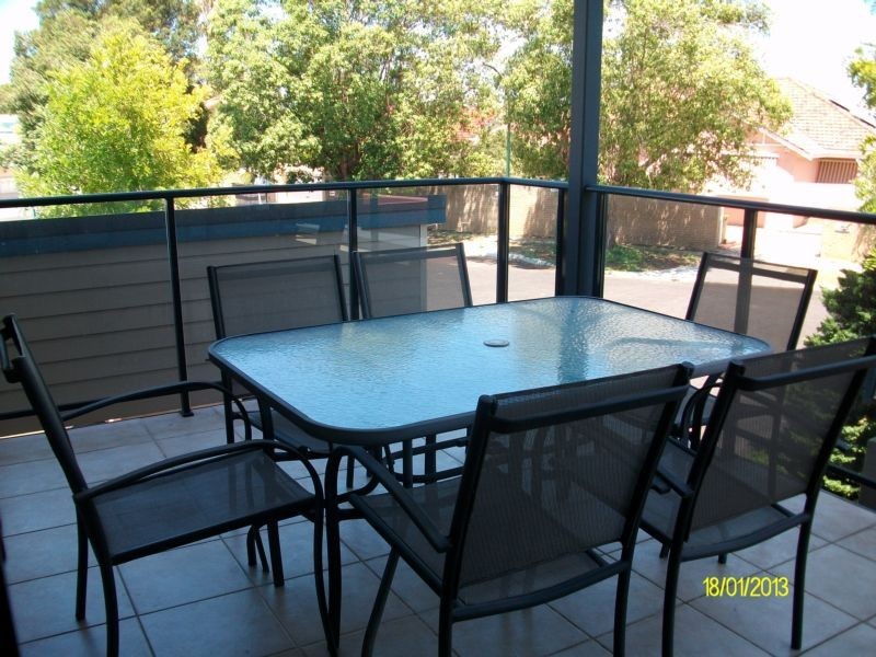 4/84 Lockhart Street, Como WA 6152