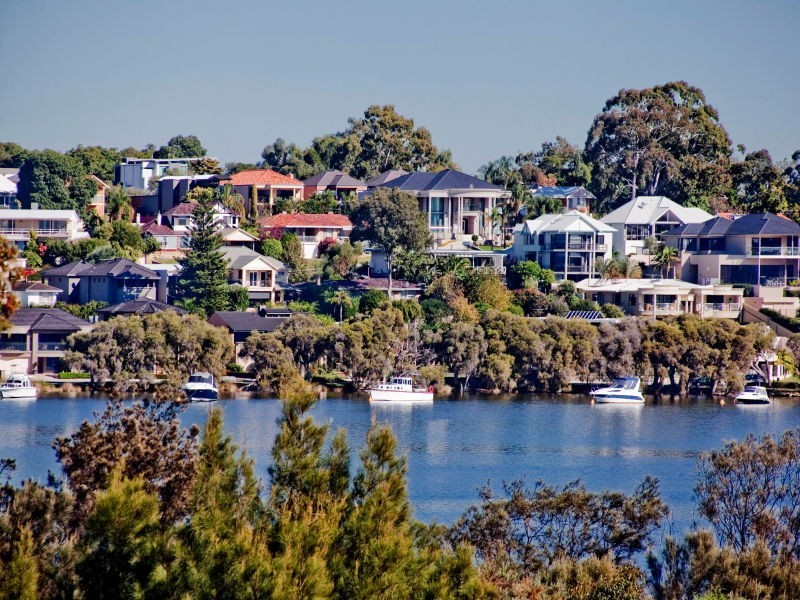 24 Crossman Pass, Salter Point WA 6152