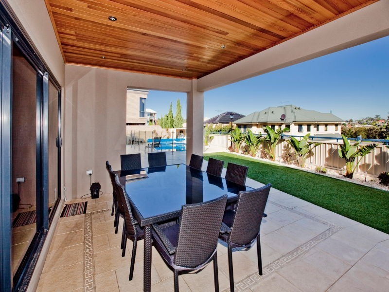 24 Crossman Pass, Salter Point WA 6152