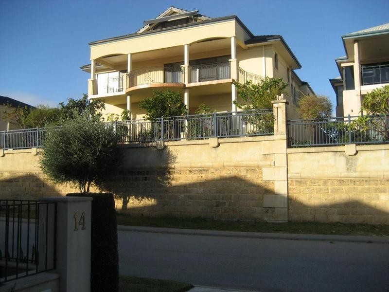 14 Kirkby Ridge, Salter Point WA 6152