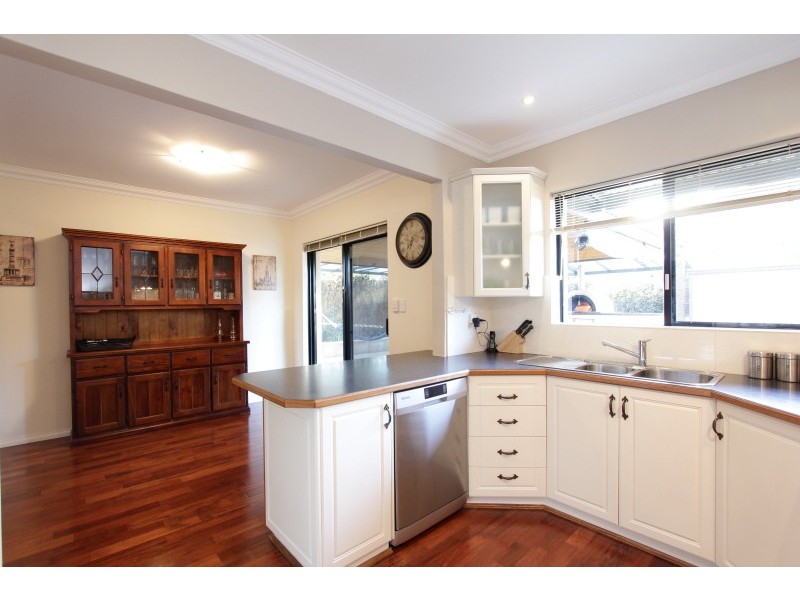 101A Welwyn Ave, Salter Point WA 6152