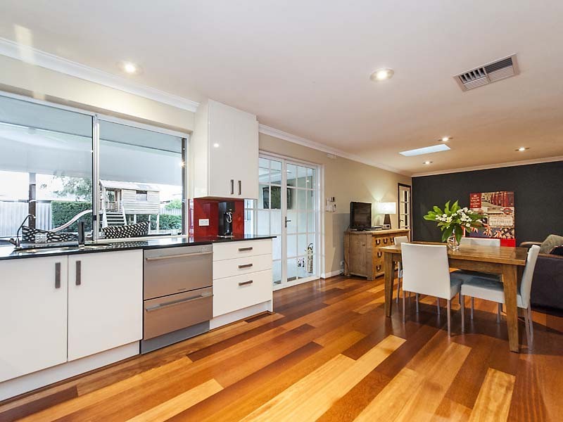 7 Kanella Road, Shelley WA 6148