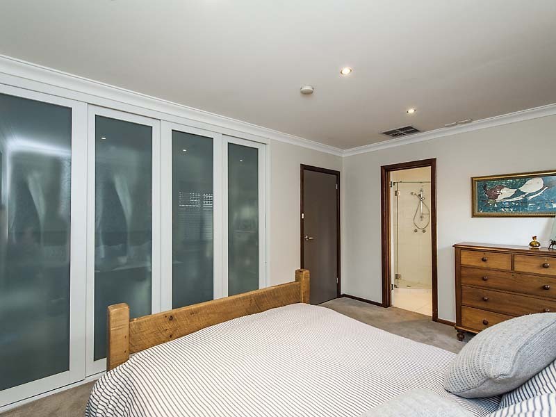 7 Kanella Road, Shelley WA 6148