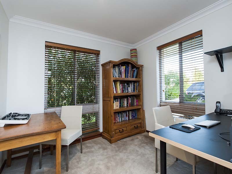 7 Kanella Road, Shelley WA 6148