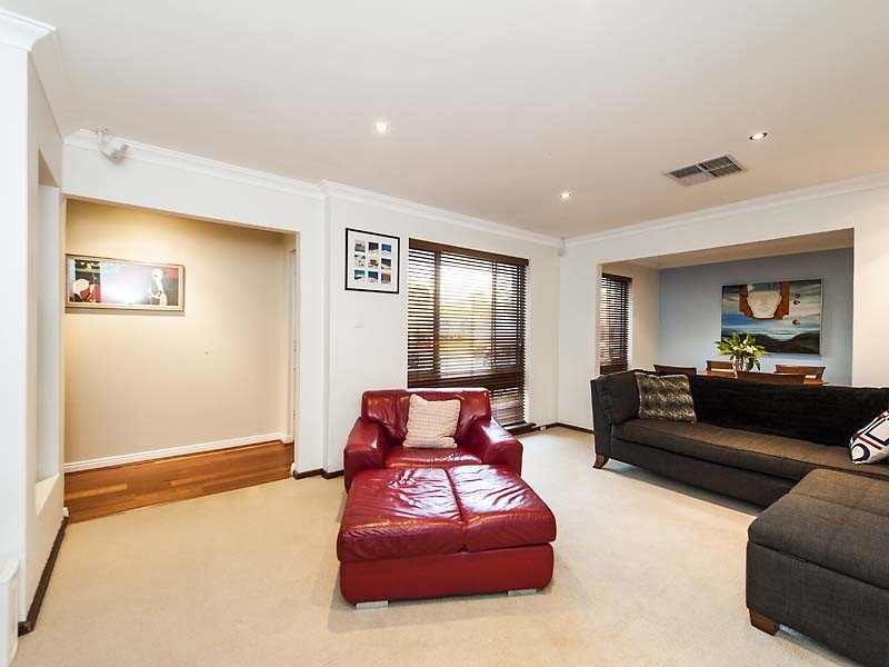 7 Kanella Road, Shelley WA 6148