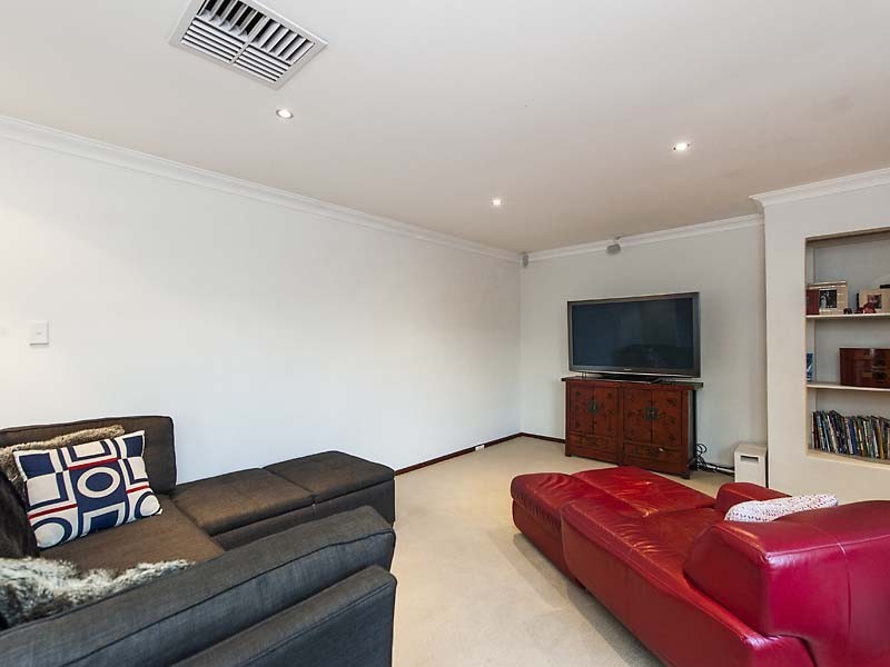 7 Kanella Road, Shelley WA 6148