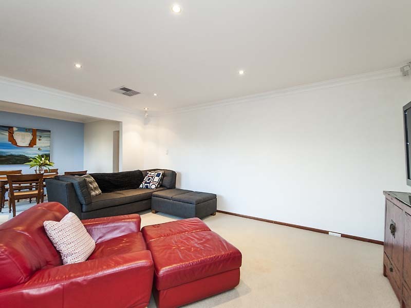 7 Kanella Road, Shelley WA 6148