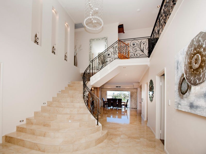 24 Crossman Pass, Salter Point WA 6152