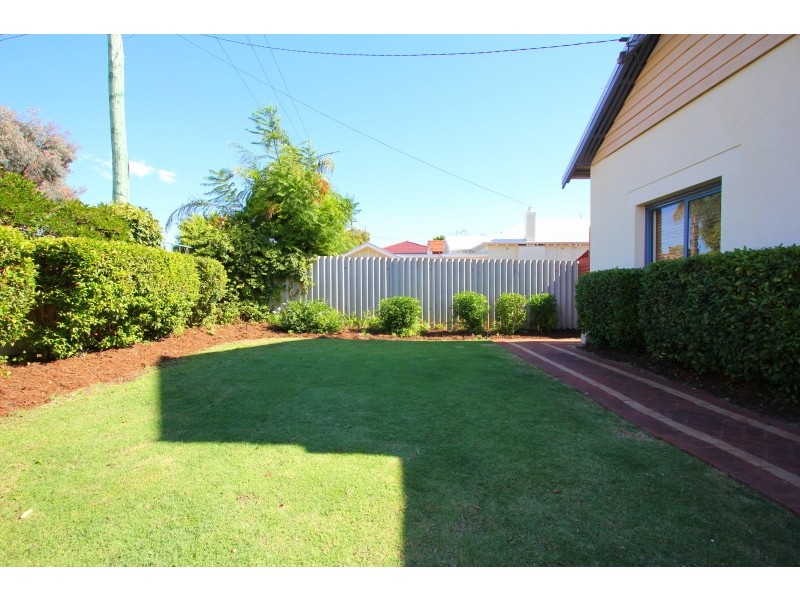 8 Vista Street, Kensington WA 6151