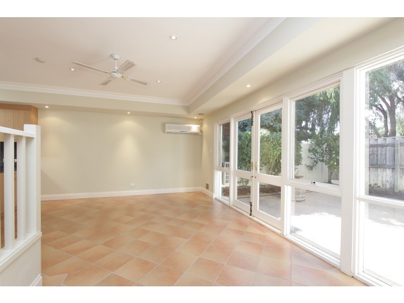 8 Vista Street, Kensington WA 6151