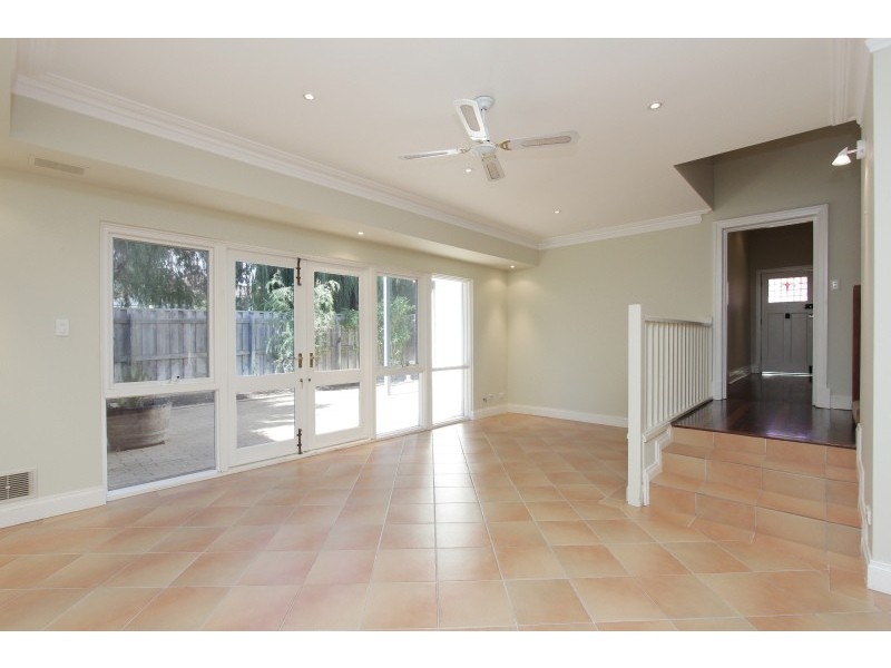 8 Vista Street, Kensington WA 6151