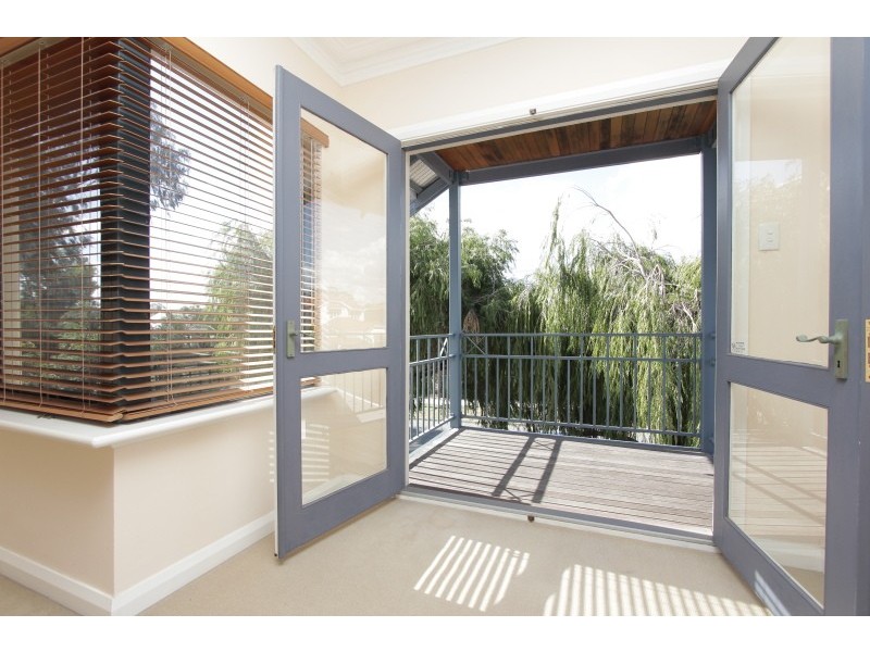 8 Vista Street, Kensington WA 6151