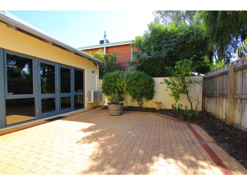 8 Vista Street, Kensington WA 6151