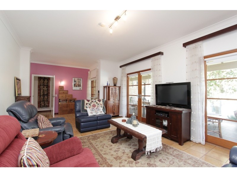 6 Bernier Road, Shelley WA 6148