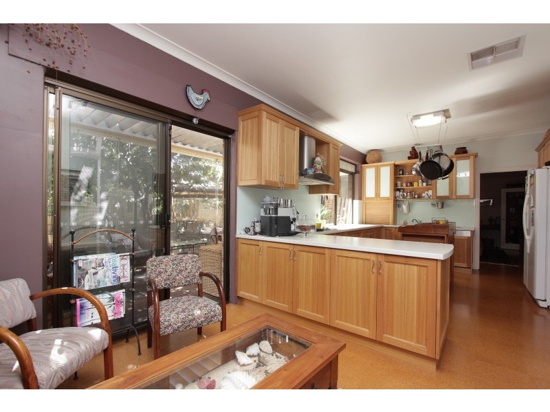 6 Bernier Road, Shelley WA 6148