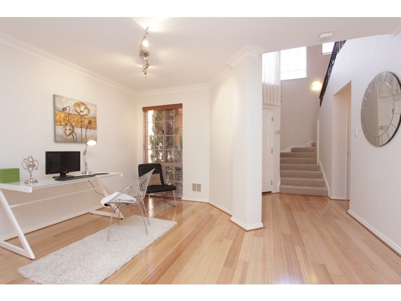 2/32 Renwick Street, South Perth WA 6151