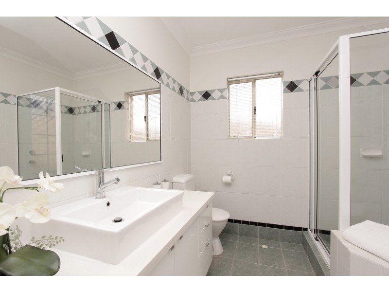 2/32 Renwick Street, South Perth WA 6151