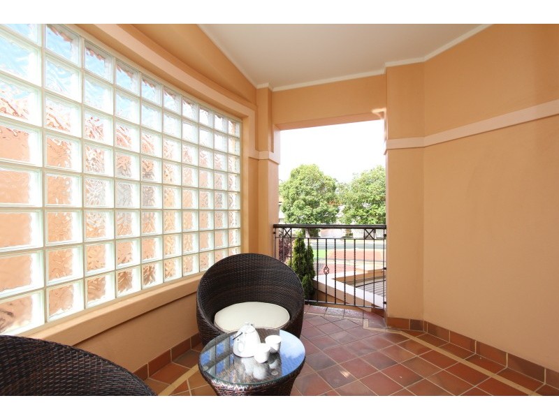 2/32 Renwick Street, South Perth WA 6151