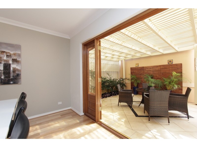 2/32 Renwick Street, South Perth WA 6151