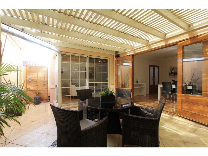 2/32 Renwick Street, South Perth WA 6151