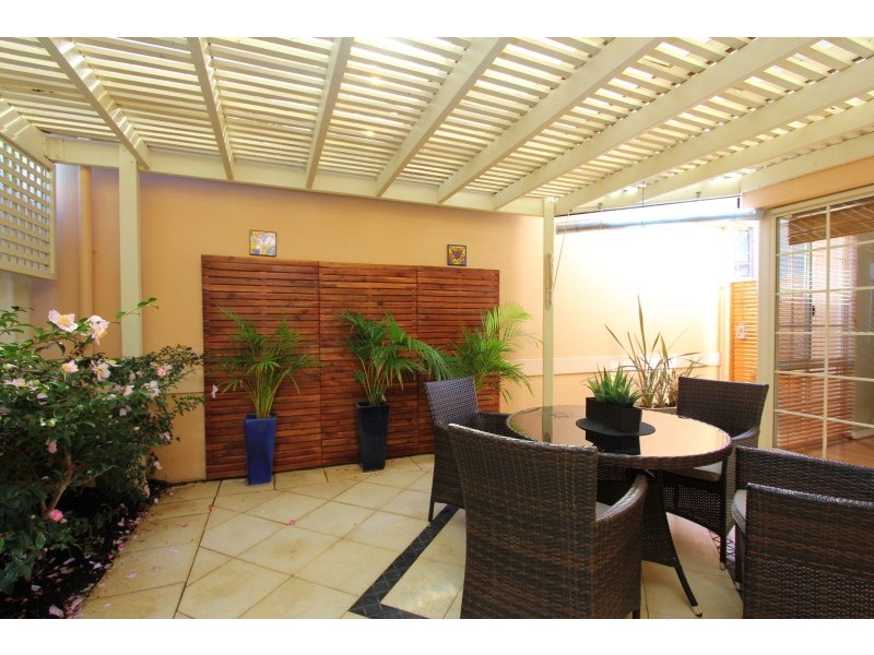 2/32 Renwick Street, South Perth WA 6151