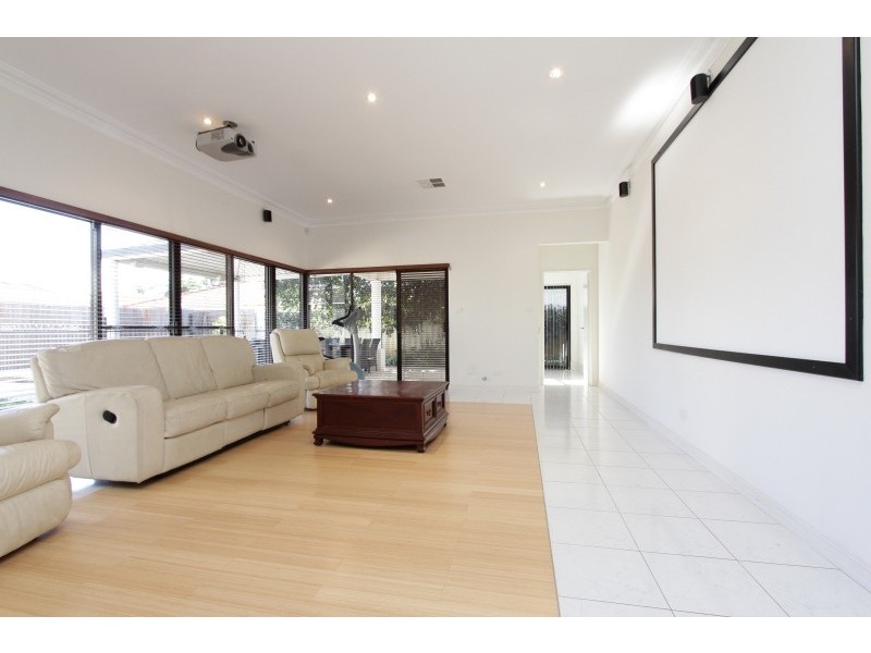 13 Westland Place, Waterford WA 6152