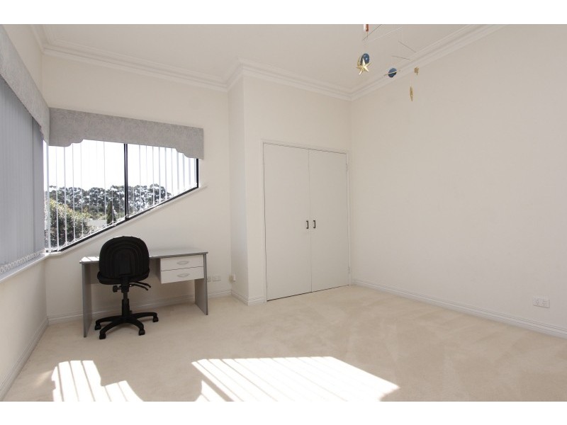 13 Westland Place, Waterford WA 6152