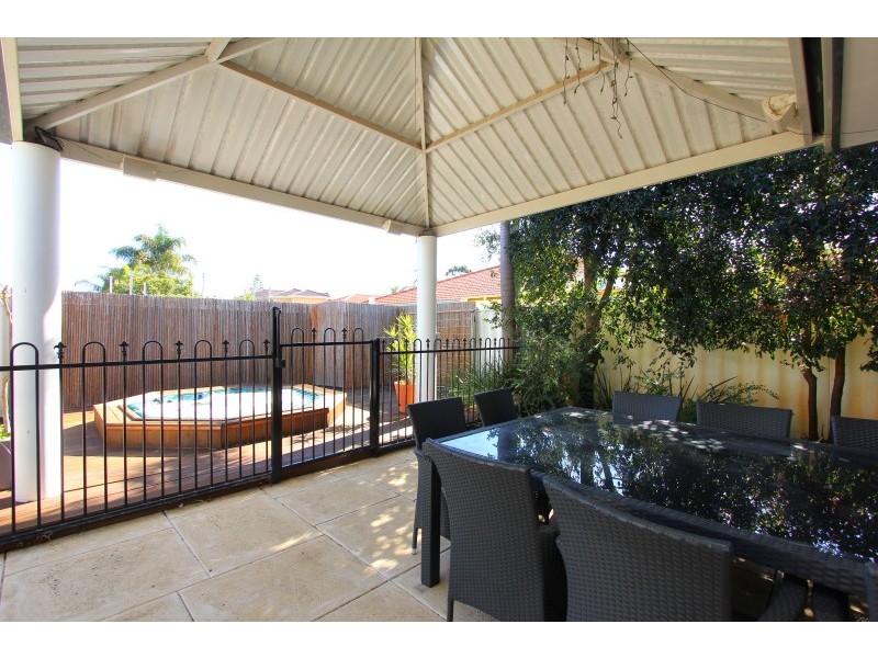 13 Westland Place, Waterford WA 6152