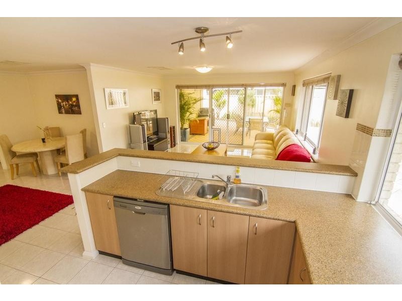 1/16 Doneraile Court, Waterford WA 6152