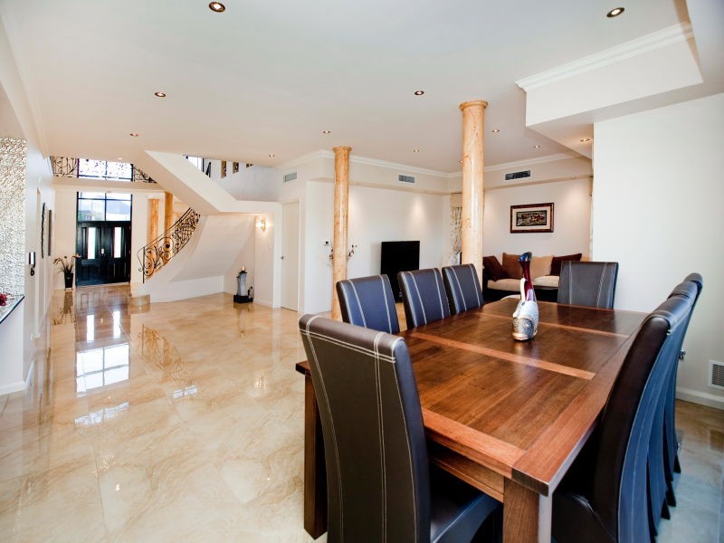 24 Crossman Pass, Salter Point WA 6152