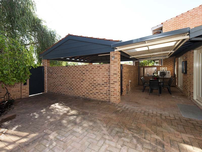 2/144 Labouchere Road, Como WA 6152